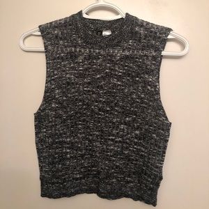 Black/white crop top size: S